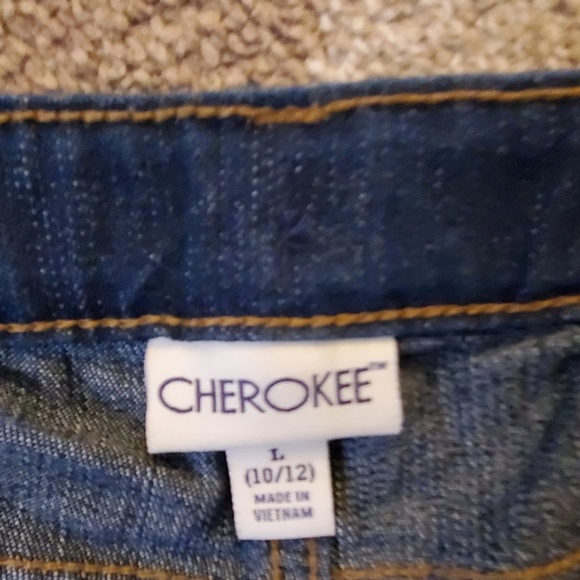 Shorts - Picture 3 of 3